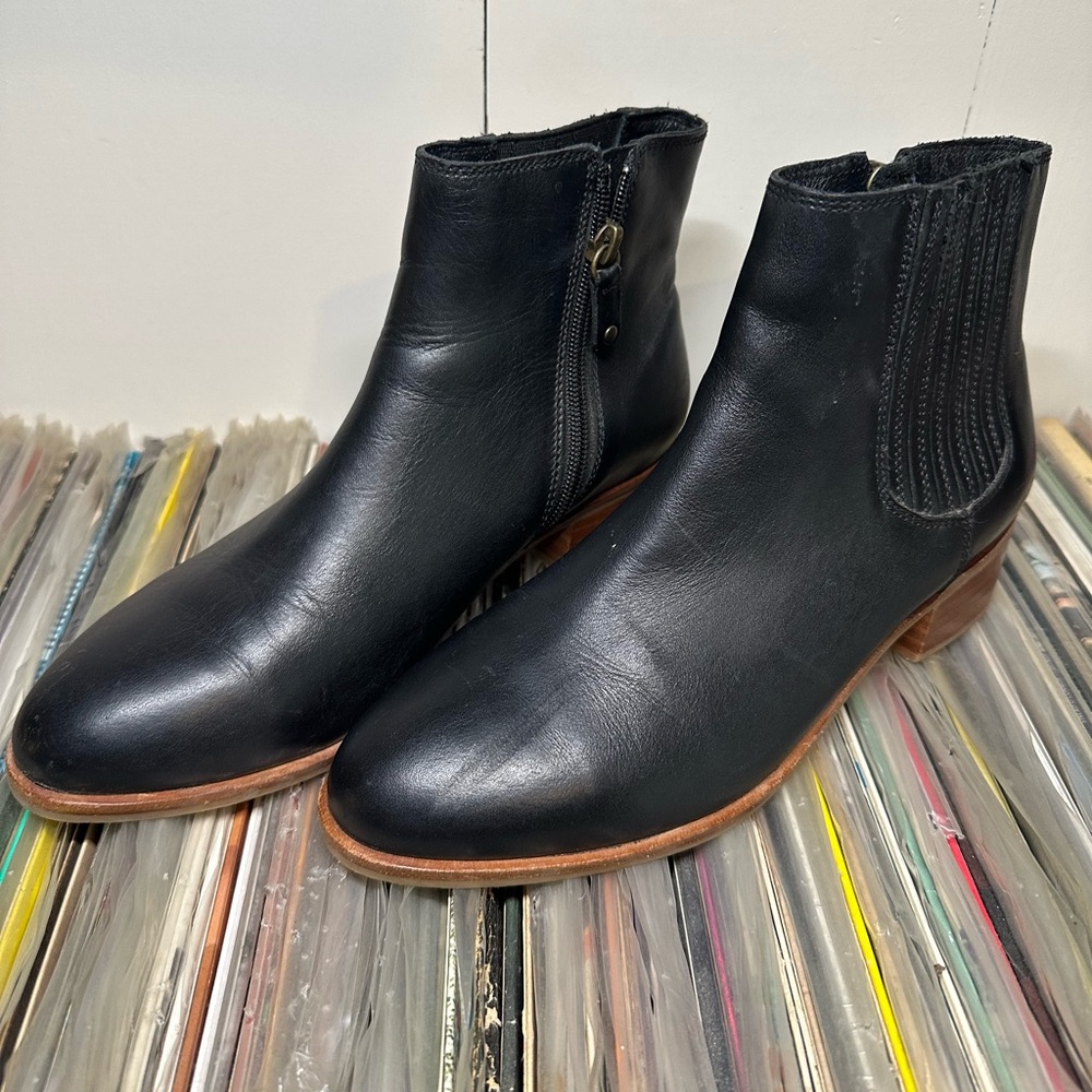 Soludos black leather ankle boot